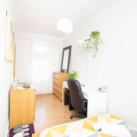 Homestay Lele's Flat - 15 Minutes To Airport & Centre *