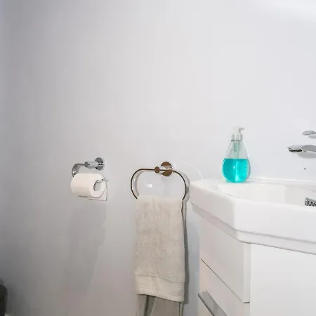 Pass The Keys Renovated 2bed Flat In Quiet Area Near The Meadows Edinburgh