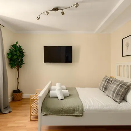 Dean Village Hideaway By Calton Living * אדינבורו