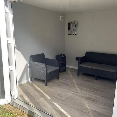 Сasa de vacaciones Lovely Three Bedroom Upper