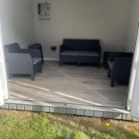 Сasa de vacaciones Lovely Three Bedroom Upper *