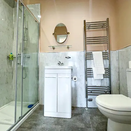 Remarkable 5br Townhouse With Garden, Sleeps 12 *