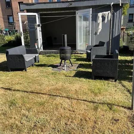 Сasa de vacaciones Lovely Three Bedroom Upper *