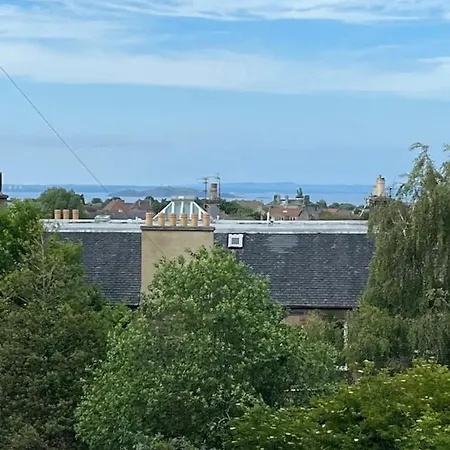Brand New 1 Bedroom Right Beside Arthur's Seat *