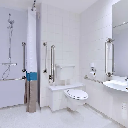 Travelodge 3*