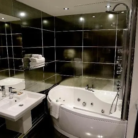 Nira Caledonia Отель 4*
