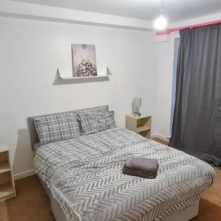 Apartment Modern Spacious 3 Bedroom Centre - Free Parking - Private Balcony - Excellent Service Edinburgh