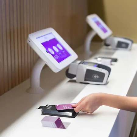Yotel מלון 4*