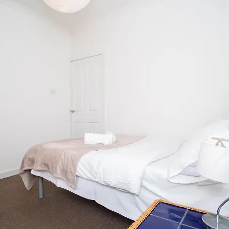 Apartment Centrally Located 2bed Flat With Free Parking