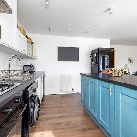 Joivy Modern 2 Bed Flat Near Murrayfield Stadium *