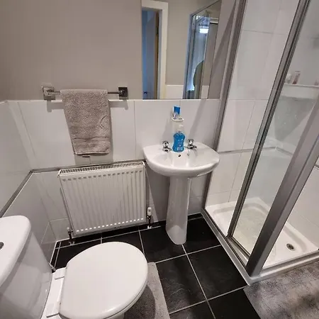 Lovely & Peaceful 2 Bedroom With En-suite, Leith, Appartamento