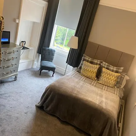 Ellwyn House فندق