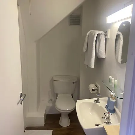 Ellwyn House فندق