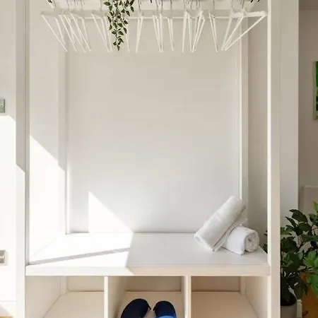 Central, Bright 2 Bed Flat - Pool & Sauna アパート *
