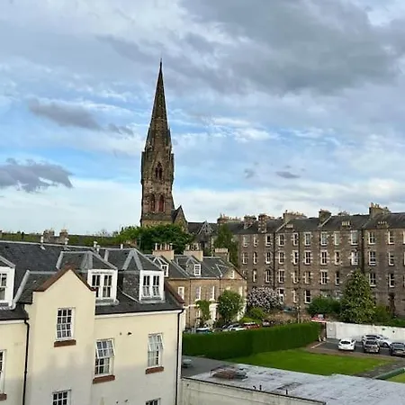 Apartment Gilmore Place - Beautiful 2 Bedroom Townhouse Flat *