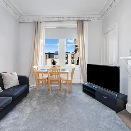 2 Bedroom Centre - Royal Mile - Castle & Waverley Train Station - Sleeps 4 Apartament Edynburg