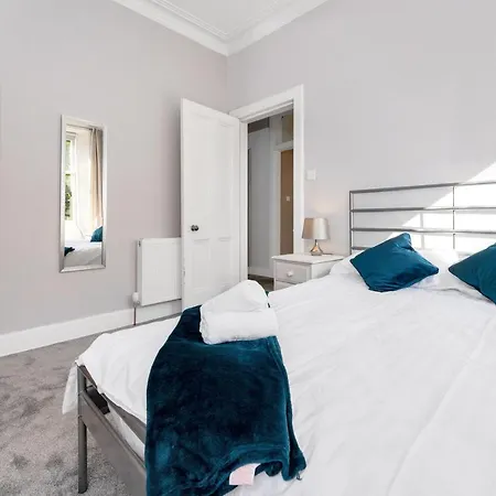 2 Bedroom Centre - Royal Mile - Castle & Waverley Train Station - Sleeps 4 Edynburg