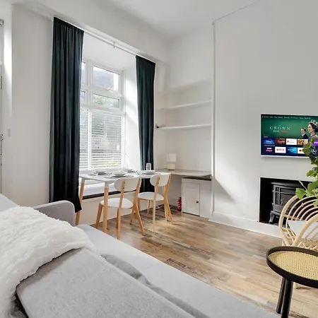Centre 2 Bedroom Main Door Edinburgh