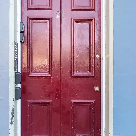 Apartament 2 Bedroom Centre - Royal Mile - Castle & Waverley Train Station - Sleeps 4 Edynburg