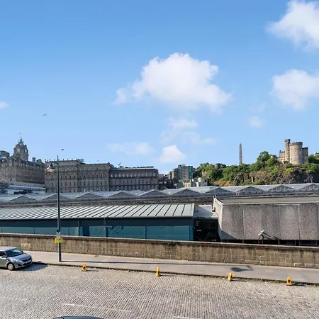 2 Bedroom Centre - Royal Mile - Castle & Waverley Train Station - Sleeps 4 * Edynburg