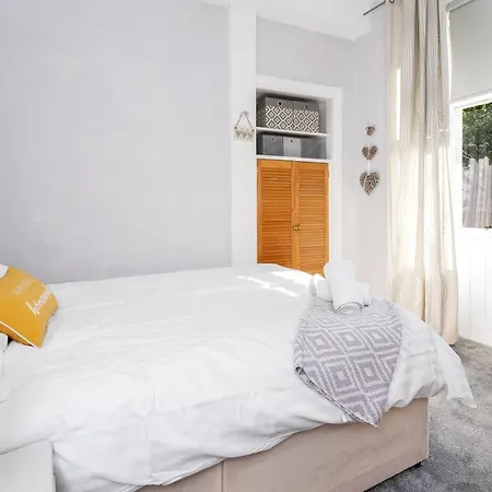 2 Bedroom Centre - Royal Mile - Castle & Waverley Train Station - Sleeps 4 Edynburg