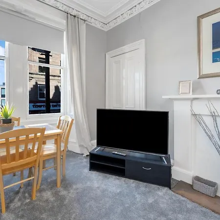 2 Bedroom Centre - Royal Mile - Castle & Waverley Train Station - Sleeps 4 Apartament