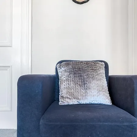 2 Bedroom Centre - Royal Mile - Castle & Waverley Train Station - Sleeps 4 Apartament