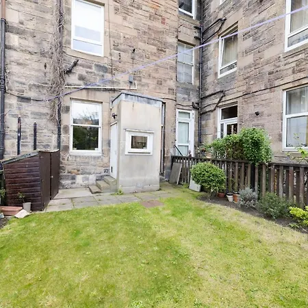 Altido Striking Apt Near Fountain Park *