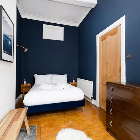 Apartment Altido Striking Apt Near Fountain Park
