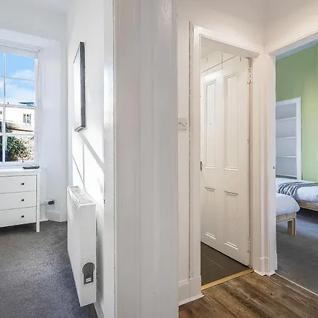 Apartment Centre 2 Bedroom Main Door