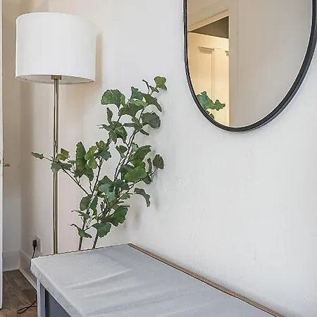 Centre 2 Bedroom Main Door Edinburgh