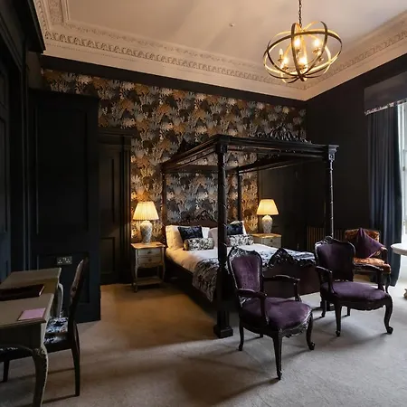 No11 Boutique & Brasserie