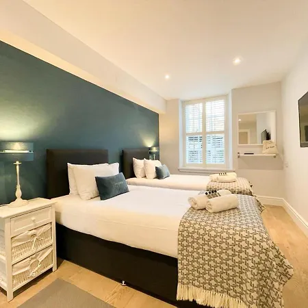 Modern 3 Bedroom Apartment, West End Edinburgh