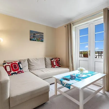 Modern 1br Flat - Free Parking + Lift