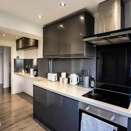 Apartamento Spacious & Modern 3 Bedroom House - Free Parking - Front & Back Garden - Private Main Door Entrance Edimburgo