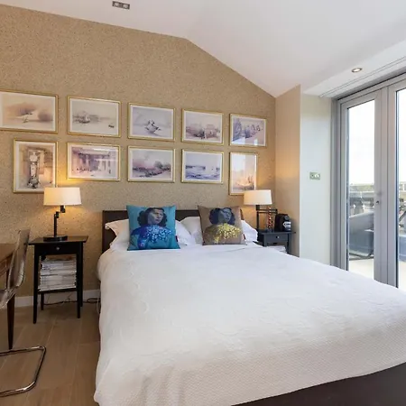 아파트 Joivy Beautiful Penthouse With Terrace & Jacuzzi *