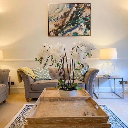 Sophisticated 3br With Garden, Quiet New Town Lane Lägenhet *