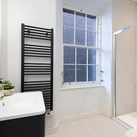 Apartmán Joivy Tasteful On Rose South Edinburgh