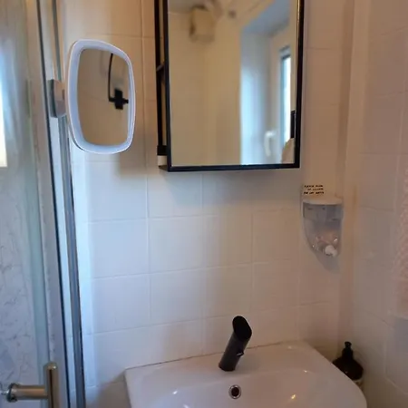 شقة White House In Edinburgh, 2 Bedroom Good Location *