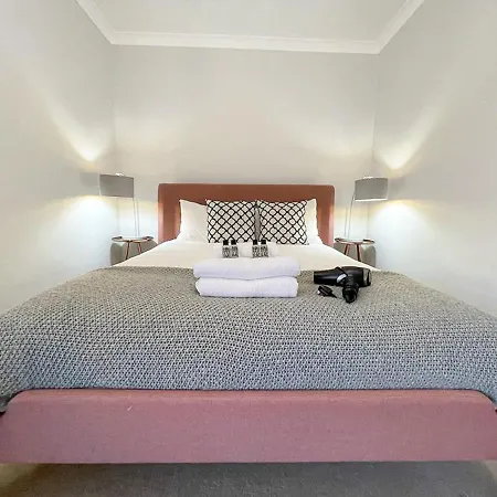 Sophisticated 3br With Garden, Quiet New Town Lane Lägenhet *