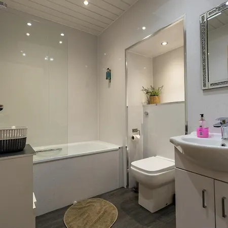 New 3-bedroom Close To Centre *