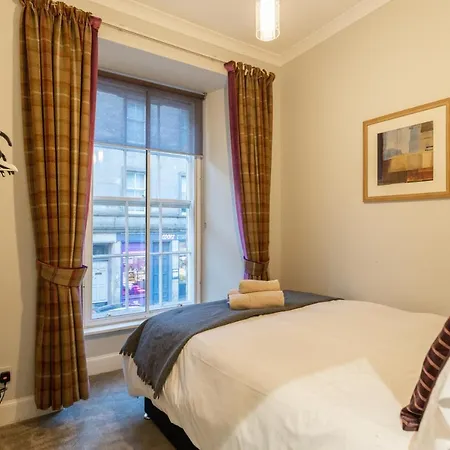 Two Bedroom Within Walking Distance To Centre Edinburgh