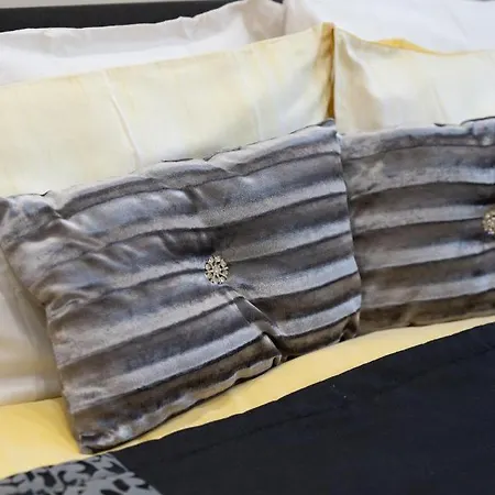 Apartamento New 3-bedroom Close To Centre Edimburgo