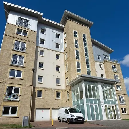 Pilrig Flat: A Lovely 5-bed With A Lift *