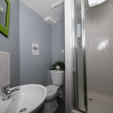 Super 4bedroom At The Meadows