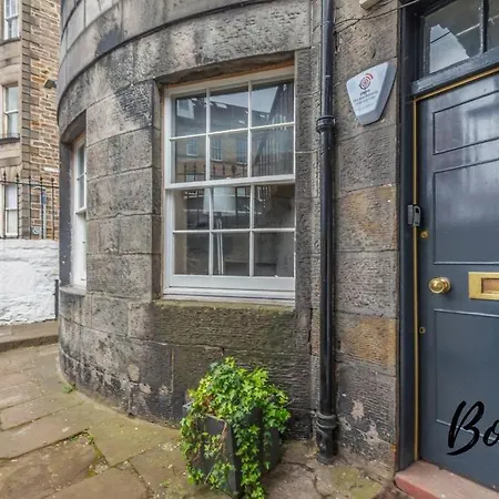 New Town Main Door 3br-3ba - Free Parking & Patio By Bonjour Residences