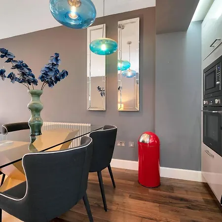 St. Germain - Spectacular West End 2br-1ba, Near Haymarket - Private Entrance & Courtyard By Bonjour Residences *