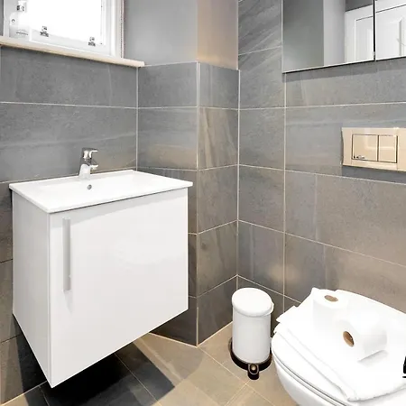 St. Germain - Spectacular West End 2br-1ba, Near Haymarket - Private Entrance & Courtyard By Bonjour Residences Appartamento *