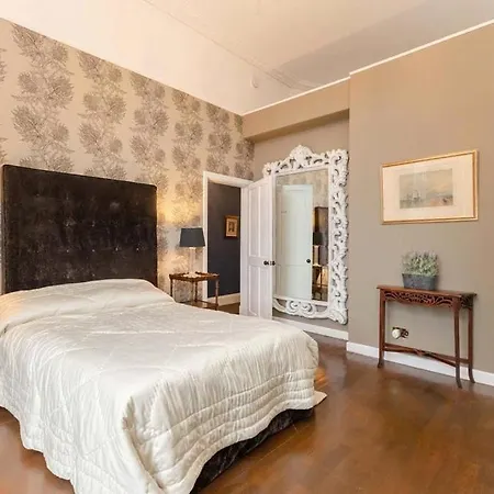 Maindoor Flat Nestled In Heart Of Stockbridge *