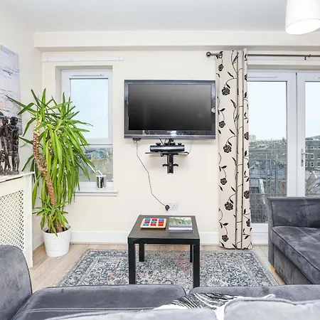 Waterfront Castle View 3 Bed *